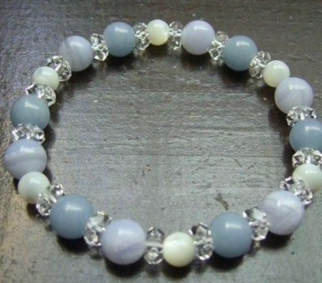 ブルーレースxエンジェライトxマザーオブパールブレスレット 天然石 パワーストーン < 女性アクセサリー/時計 ブルーレースxエンジェライトxマザーオブパールブレスレット 天然石 パワーストーン < 女性アクセサリー/時計の