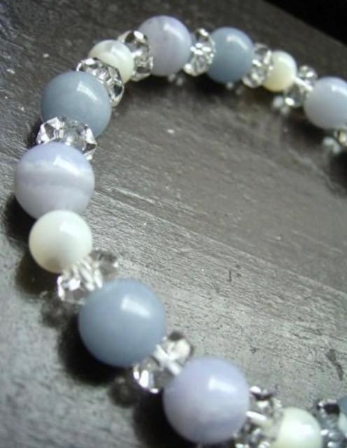 ブルーレースxエンジェライトxマザーオブパールブレスレット 天然石 パワーストーン < 女性アクセサリー/時計 ブルーレースxエンジェライトxマザーオブパールブレスレット 天然石 パワーストーン < 女性アクセサリー/時計の