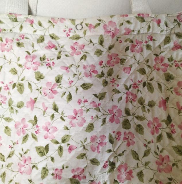 花柄キルティング ハンドメイド トートバッグ 肩掛け出来る A4すっぽり < 女性ファッション  花柄キルティング ハンドメイド トートバッグ 肩掛け出来る A4すっぽり < 女性ファッションの