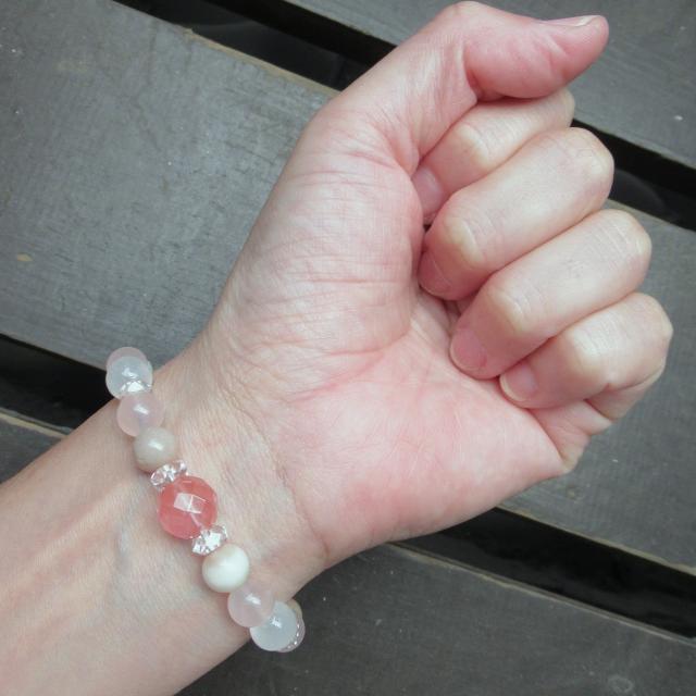 チェリークォーツxローズクォーツxピンクオパールブレスレット < 女性アクセサリー/時計 チェリークォーツxローズクォーツxピンクオパールブレスレット < 女性アクセサリー/時計の