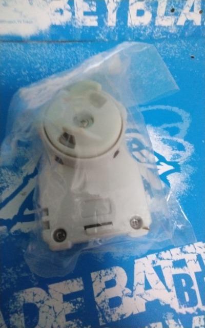 ベイ!ベイランチャー左回転!新品未開封!ホワイト! < おもちゃ  ベイ!ベイランチャー左回転!新品未開封!ホワイト! < おもちゃの