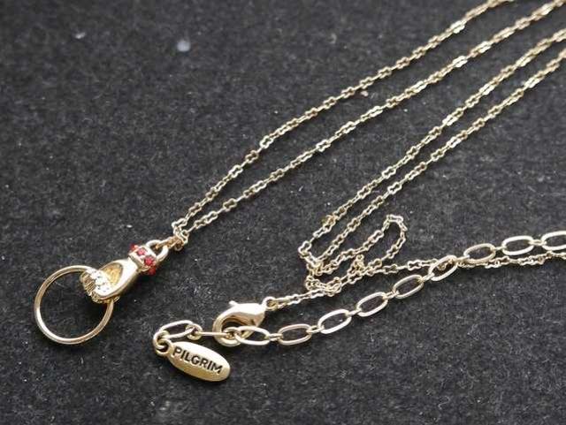 新品 PILGRIM アンティーク調輪っかを持つ手のネックレス < 女性アクセサリー/時計  新品 PILGRIM アンティーク調輪っかを持つ手のネックレス  < 女性アクセサリー/時計の
