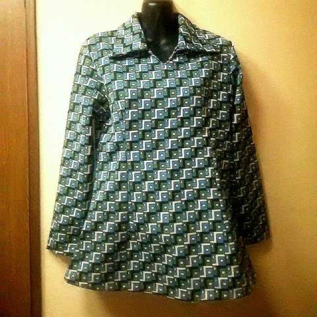 used美品★レトロな幾何学模様チュニック/グリーン系 < 女性ファッション  used美品★レトロな幾何学模様チュニック/グリーン系  < 女性ファッションの