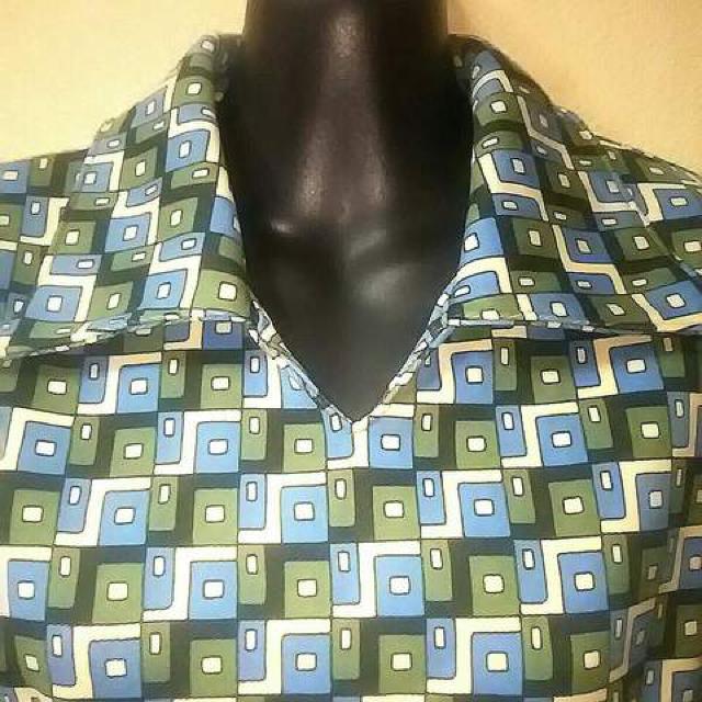 used美品★レトロな幾何学模様チュニック/グリーン系 < 女性ファッション  used美品★レトロな幾何学模様チュニック/グリーン系 < 女性ファッションの