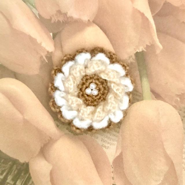 ハンドメイド♪かぎ針編み 毛糸のお花モチーフブローチ < 女性ファッション  ハンドメイド♪かぎ針編み 毛糸のお花モチーフブローチ  < 女性ファッションの