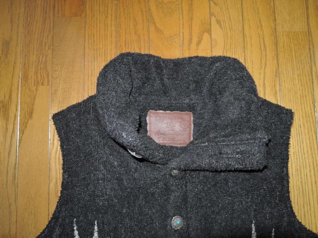 BACKBONE バックボーン ネイティブ柄 中綿ベスト S コンチョボタン オルテガ ステッチ刺繍 オーセンティック < ブランド  BACKBONE バックボーン ネイティブ柄 中綿ベスト S コンチョボタン オルテガ ステッチ刺繍 オーセンティック < ブランドの