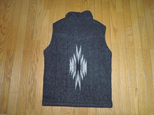 BACKBONE バックボーン ネイティブ柄 中綿ベスト S コンチョボタン オルテガ ステッチ刺繍 オーセンティック < ブランド  BACKBONE バックボーン ネイティブ柄 中綿ベスト S コンチョボタン オルテガ ステッチ刺繍 オーセンティック < ブランドの