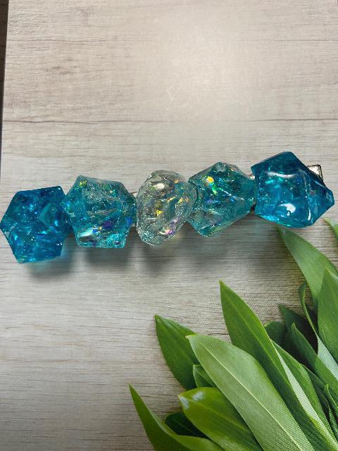 ハンドメイド レジンで作った鉱石のヘアクリップ ブルー系 < 女性ファッション  ハンドメイド レジンで作った鉱石のヘアクリップ ブルー系  < 女性ファッションの