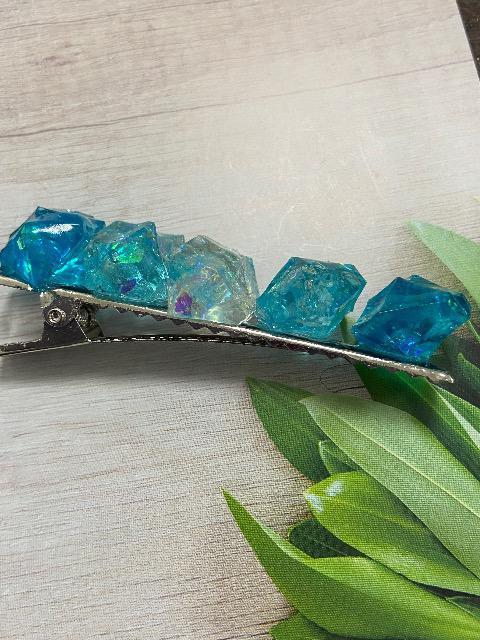 ハンドメイド レジンで作った鉱石のヘアクリップ ブルー系 < 女性ファッション  ハンドメイド レジンで作った鉱石のヘアクリップ ブルー系 < 女性ファッションの