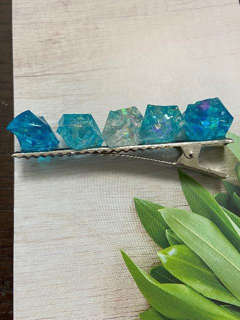 ハンドメイド レジンで作った鉱石のヘアクリップ ブルー系 < 女性ファッション  ハンドメイド レジンで作った鉱石のヘアクリップ ブルー系 < 女性ファッションの