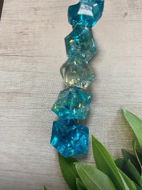 ハンドメイド レジンで作った鉱石のヘアクリップ ブルー系 < 女性ファッション  ハンドメイド レジンで作った鉱石のヘアクリップ ブルー系 < 女性ファッションの