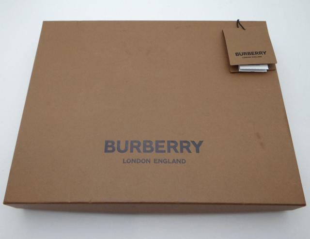 BURBERRY バーバリー チェック柄 カシミア100% マフラー グレー系<新品同様品> < ブランド  BURBERRY バーバリー チェック柄 カシミア100% マフラー グレー系<新品同様品> < ブランドの