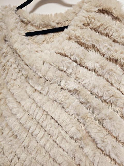 【美品】 ベージュ ファー ポンチョ < 女性ファッション  【美品】 ベージュ ファー ポンチョ < 女性ファッションの