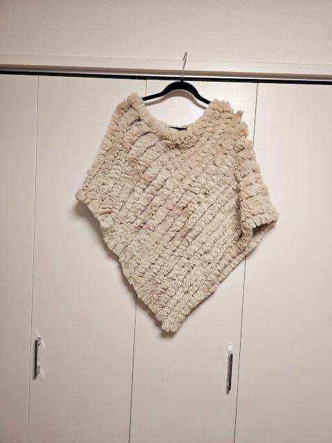【美品】 ベージュ ファー ポンチョ < 女性ファッション  【美品】 ベージュ ファー ポンチョ < 女性ファッションの