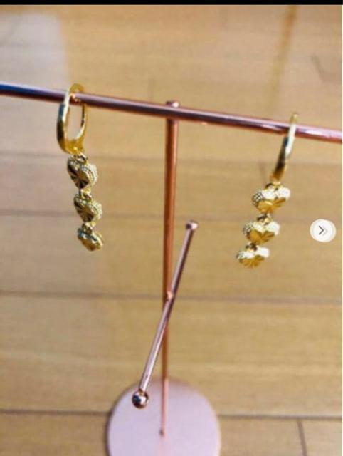 【人気】24k 18kなカラー 揺れる 3連ハート ゴールド ピアス 限定入荷 < 女性アクセサリー/時計 【人気】24k 18kなカラー 揺れる 3連ハート ゴールド ピアス 限定入荷 < 女性アクセサリー/時計の