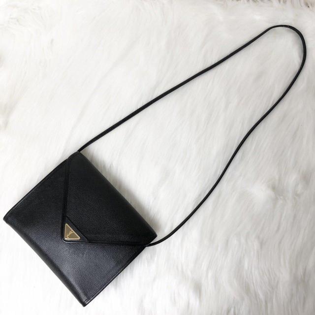 【美品】YSL サンローラン ショルダーバッグ クロスボディ カサンドラ 三角プレート トライアングルプレート ブラック レザー < ブランド 【美品】YSL サンローラン ショルダーバッグ クロスボディ カサンドラ 三角プレート トライアングルプレート ブラック レザー < ブランドの