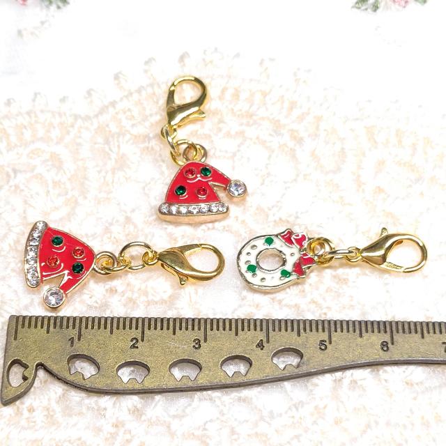 ハンドメイド☆ファスナーチャーム☆サンタの帽子☆リース☆3個セット☆ラッピングのワンポイントに! < 女性ファッション ハンドメイド☆ファスナーチャーム☆サンタの帽子☆リース☆3個セット☆ラッピングのワンポイントに! < 女性ファッションの