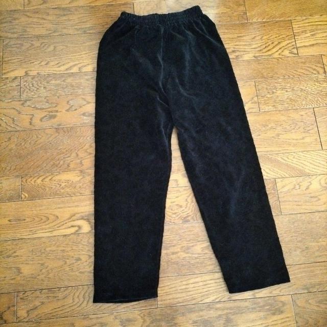 黒 パンツ 秋冬物 美品 ベルベット < 女性ファッション  黒 パンツ 秋冬物 美品 ベルベット  < 女性ファッションの