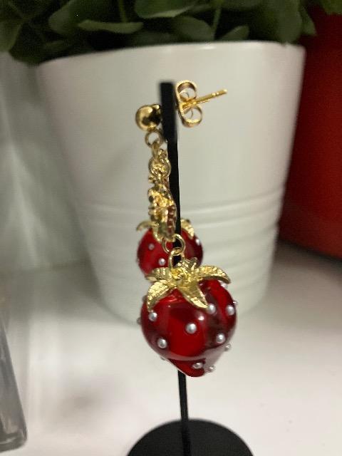 ハンドメイド いちごのチャームを使用したピアス < 女性ファッション  ハンドメイド いちごのチャームを使用したピアス < 女性ファッションの