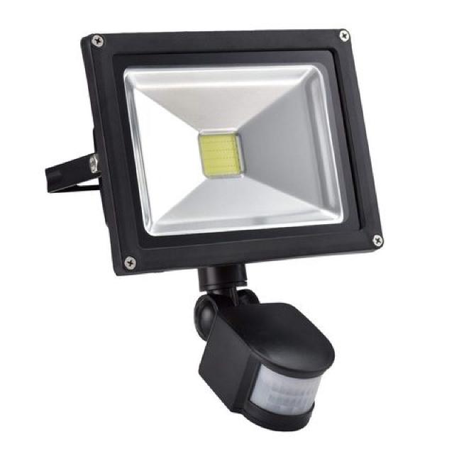 センサーライト 屋外 LED投光器 20W 6000K 昼白色 < 家電/AV センサーライト 屋外 LED投光器 20W 6000K 昼白色 < 家電/AVの