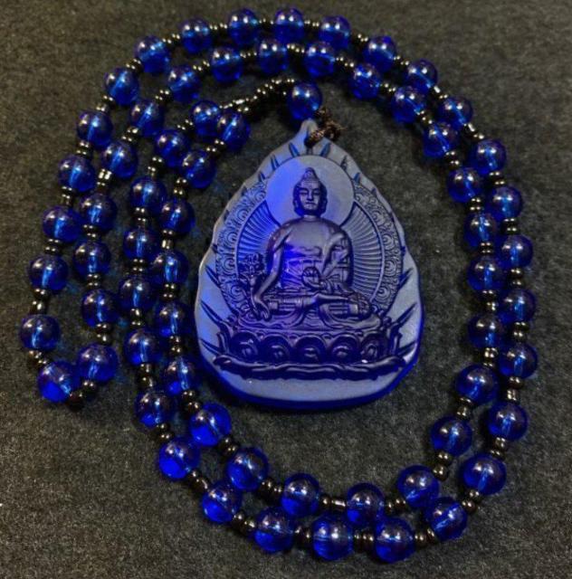 薬師如来様のペンダント 古式ガラスの薬師様 安心を願う青の輝き 疫病退散のお守り < インテリア/ライフ 薬師如来様のペンダント 古式ガラスの薬師様 安心を願う青の輝き 疫病退散のお守り < インテリア/ライフの