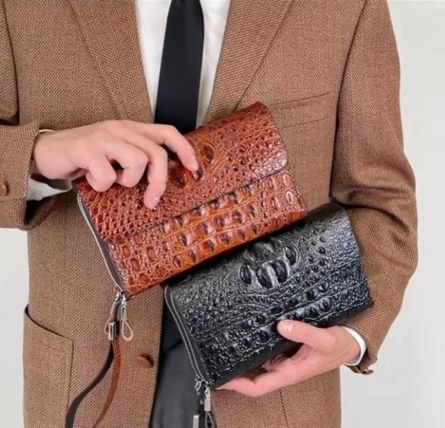 爆ヤス価格2590円★メンズクロコダイルパターンPUクラッチ - スタイリッシュなブラウンビフォルド、腕ストラップ付き コーヒー色 < 男性ファッション 爆ヤス価格2590円★メンズクロコダイルパターンPUクラッチ - スタイリッシュなブラウンビフォルド、腕ストラップ付き コーヒー色 < 男性ファッションの
