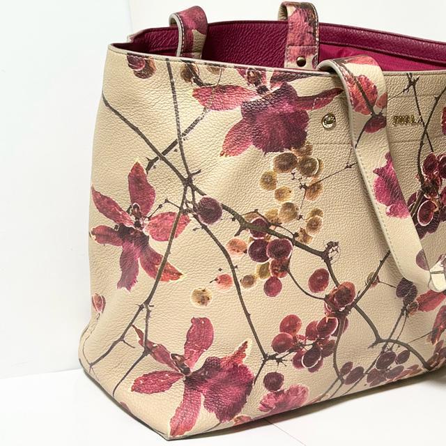 美品 FURLA フルラ レザー トートバッグ ショルダーバッグ 花柄 ピンク ベージュ < ブランド 美品 FURLA フルラ レザー トートバッグ ショルダーバッグ 花柄 ピンク ベージュ < ブランドの