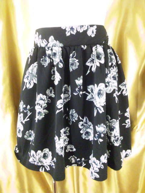 オシャレ(^-^)/薔薇柄スカートM < 女性ファッション  オシャレ(^-^)/薔薇柄スカートM  < 女性ファッションの