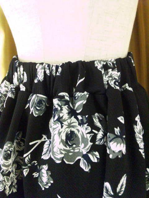 オシャレ(^-^)/薔薇柄スカートM < 女性ファッション  オシャレ(^-^)/薔薇柄スカートM < 女性ファッションの