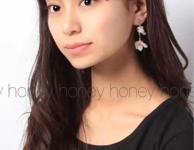 限定SALE●雑誌掲載●定価3,850円●Noelaノエラ●スウィングカラーフラワーピアス●ホワイト×ゴールド < ブランド  限定SALE●雑誌掲載●定価3,850円●Noelaノエラ●スウィングカラーフラワーピアス●ホワイト×ゴールド < ブランドの