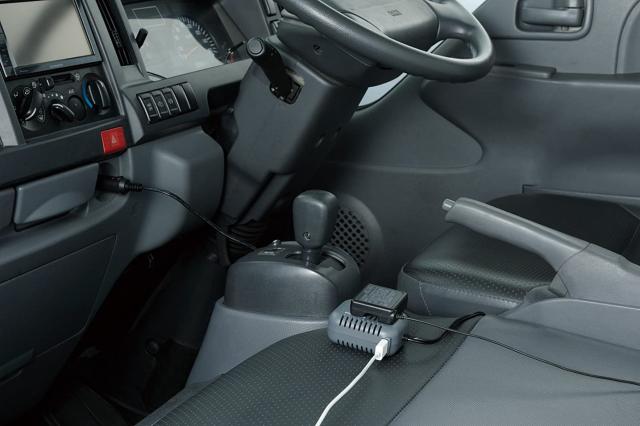 セルスター ハイブリッドインバーター 24V24V車専用 USB出力付 < 自動車/バイク セルスター ハイブリッドインバーター 24V24V車専用 USB出力付 < 自動車/バイク