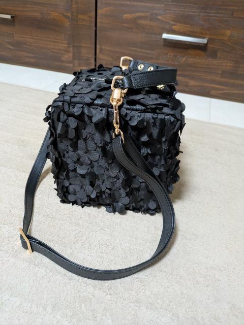 Bibiy 黒 ショルダーバッグ 花 < 女性ファッション Bibiy 黒 ショルダーバッグ 花 < 女性ファッションの