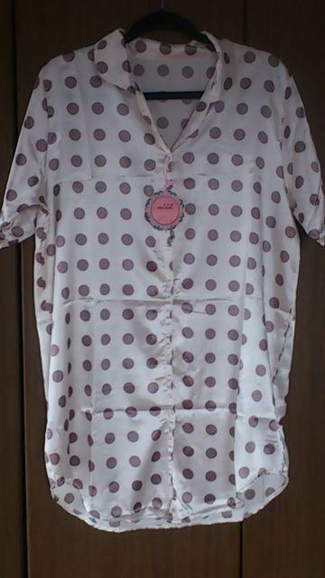 フリーサイズ!ツルツル素材!シルク風!半袖シャツ型!ナイトウェアー! < 女性ファッション  フリーサイズ!ツルツル素材!シルク風!半袖シャツ型!ナイトウェアー!  < 女性ファッションの