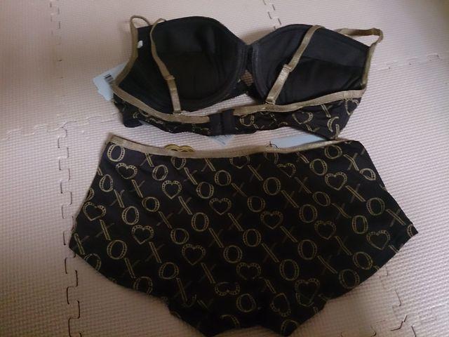 Vi XOXO uE~x[W  t@bV 