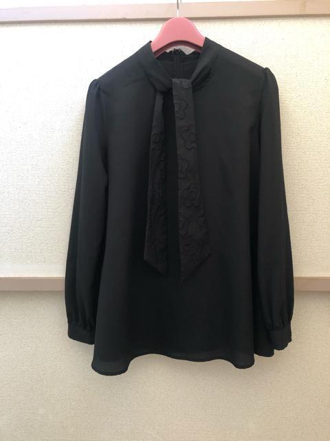 マリークヮントMARY QUANT マリクワ デイジー柄ボウタイブラウス < ブランド  マリークヮントMARY QUANT マリクワ デイジー柄ボウタイブラウス < ブランドの