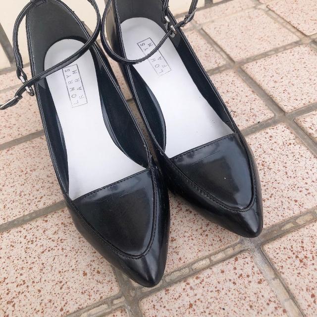 ◆LOWRYS FARM/ローリーズファーム◆エナメル生地ストラップ付きパンプス★ブラック37M*難アリ < ブランド ◆LOWRYS FARM/ローリーズファーム◆エナメル生地ストラップ付きパンプス★ブラック37M*難アリ < ブランドの