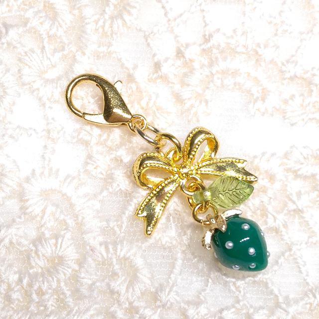 ハンドメイド☆ファスナーチャーム☆小粒苺☆緑 < 女性ファッション ハンドメイド☆ファスナーチャーム☆小粒苺☆緑 < 女性ファッションの