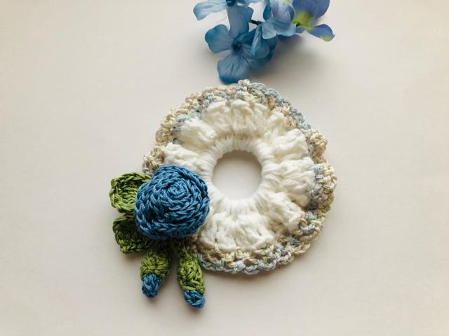 ハンドメイド シュシュ 巻き巻き薔薇とつぼみ♪ ブルー axes好 < 女性ファッション  ハンドメイド シュシュ 巻き巻き薔薇とつぼみ♪ ブルー axes好  < 女性ファッションの