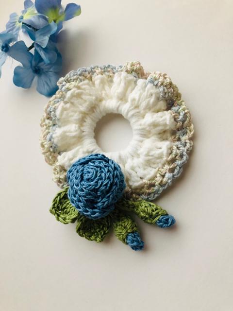 ハンドメイド シュシュ 巻き巻き薔薇とつぼみ♪ ブルー axes好 < 女性ファッション  ハンドメイド シュシュ 巻き巻き薔薇とつぼみ♪ ブルー axes好 < 女性ファッションの