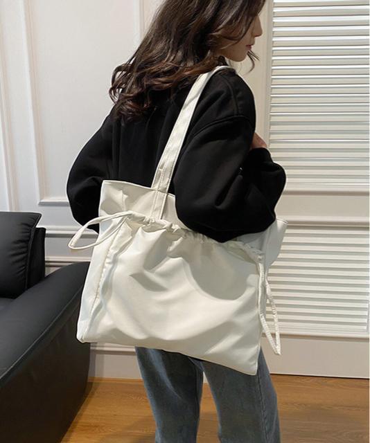 送料無料 新品 トートバッグ 大容量 A4 肩掛けバッグ < 女性ファッション  送料無料 新品 トートバッグ 大容量 A4 肩掛けバッグ < 女性ファッションの