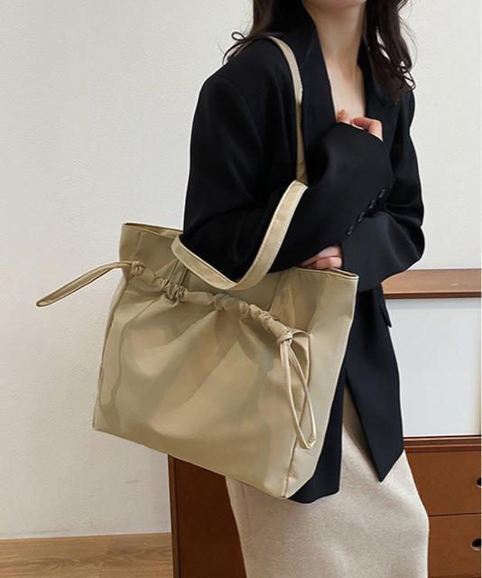 送料無料 新品 トートバッグ 大容量 A4 肩掛けバッグ < 女性ファッション  送料無料 新品 トートバッグ 大容量 A4 肩掛けバッグ < 女性ファッションの