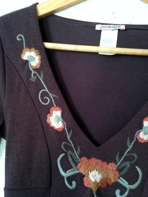 Papaya◆クラシック  花柄刺繍 バックリボン ワンピース M < 女性ファッション  Papaya◆クラシック  花柄刺繍 バックリボン ワンピース M < 女性ファッションの