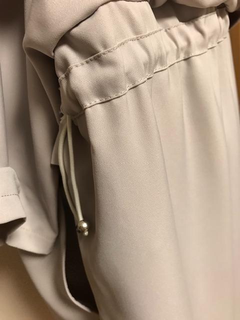 未使用 後ろシャーリング ワンピース グレージュ < 女性ファッション  未使用 後ろシャーリング ワンピース グレージュ < 女性ファッションの