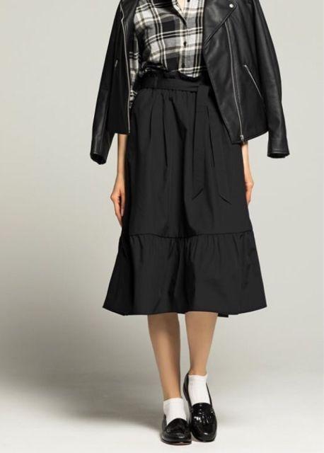 ユニクロ・ハイウエストリボンフリルスカート。ブラックLサイズ < ブランド ユニクロ・ハイウエストリボンフリルスカート。ブラックLサイズ < ブランドの