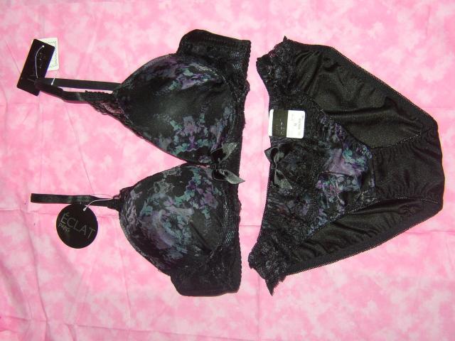 ブラックレース使いと花柄 D70Mワイヤー入り < 女性ファッション  ブラックレース使いと花柄 D70Mワイヤー入り  < 女性ファッションの