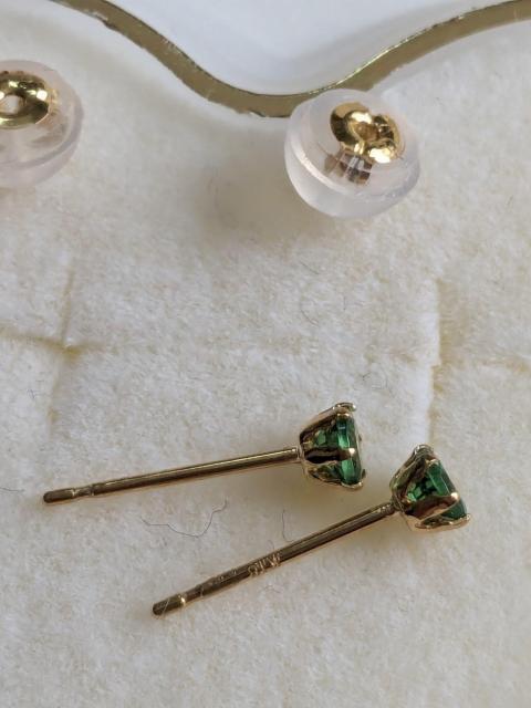 グリーンガーネットのピアスK18 < 女性アクセサリー/時計  グリーンガーネットのピアスK18 < 女性アクセサリー/時計の