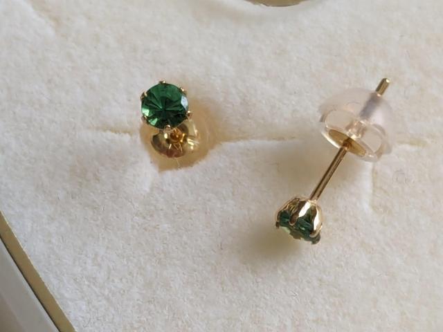 グリーンガーネットのピアスK18 < 女性アクセサリー/時計  グリーンガーネットのピアスK18 < 女性アクセサリー/時計の