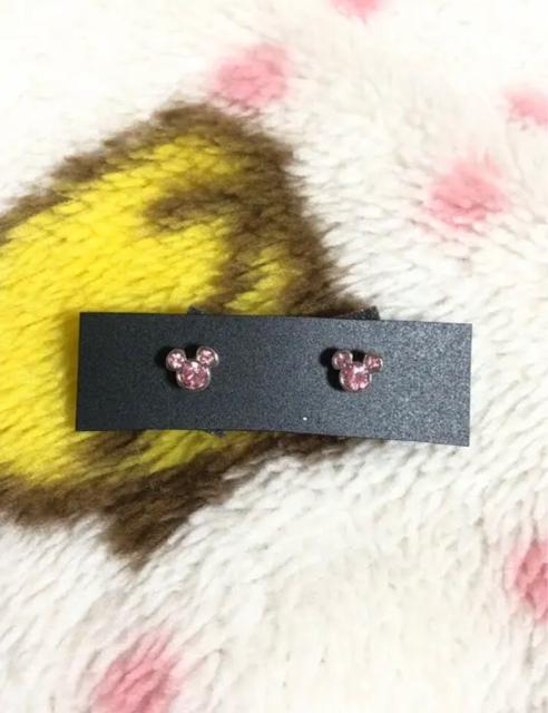 新品未使用 可愛い ミッキーマウスストーンピアス < 女性アクセサリー/時計  新品未使用 可愛い ミッキーマウスストーンピアス  < 女性アクセサリー/時計の