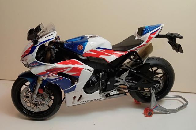^~oCNvf1/12z_CBR1000RR-Rhϊi  zr[ 