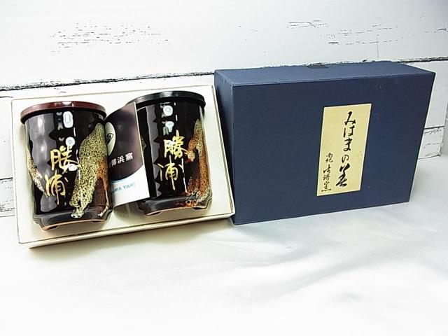 500円スタ【新品・未使用】みはま焼 陶器湯呑みペアセット蓋付 勝浦銘入り/金彩仕上げ/専用箱・しおり付き/ < インテリア/ライフ 500円スタ【新品・未使用】みはま焼 陶器湯呑みペアセット蓋付 勝浦銘入り/金彩仕上げ/専用箱・しおり付き/ < インテリア/ライフの